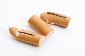 Würstchen mit Glasscherben, Rasierklingen und Gift, Giftköder