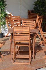 Terrasse provisoire  et mobilier en bois 