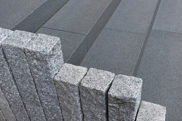 Außentreppe aus Basalt und Randsteine aus Granit