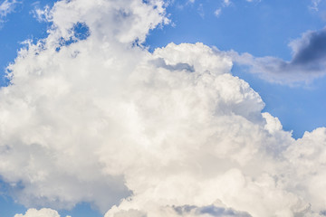Obraz premium Blue sky with clouds many cubes