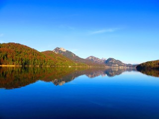 Fototapeta na wymiar Reflecting Lake