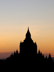 Obraz premium Sunset with silhouette temple in Bagan, Myanmar