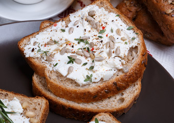 Sandwich with soft cheese