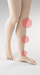 Gambe donna con dolori gamba sinistra