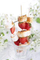 Grilled marshmallows and fresh strawberry 