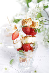 Grilled marshmallows and fresh strawberry 