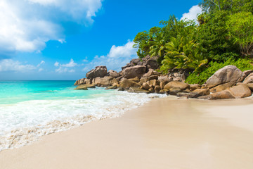 Naklejka premium Beautiful Paradise beach - Anse Georgette at Praslin, Seychelles