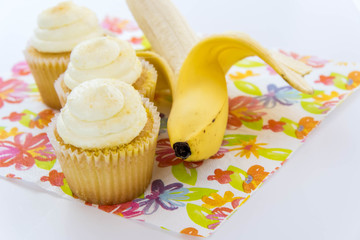 yellow banana vs yellow cupcake