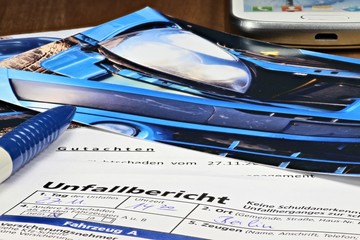 Bilder und Videos suchen: unfallbericht
