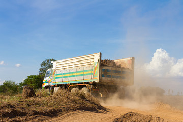 Naklejka premium Truck soil to dust