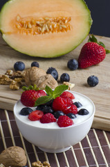 Yogurt with berries 