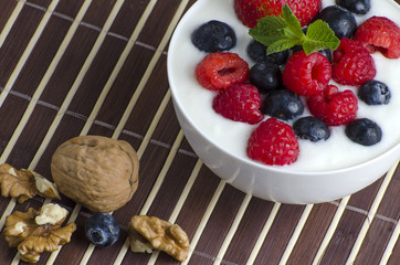 Yogurt with berries 