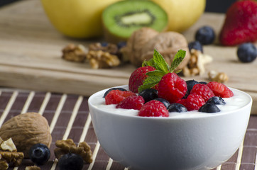 Yogurt with berries 