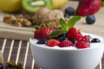 Yogurt with berries 