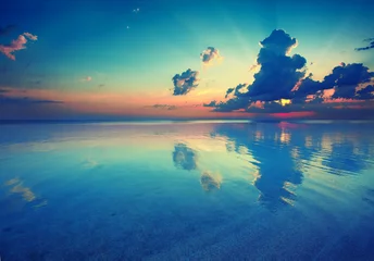Foto auf Acrylglas Meer / Ozean Früher Morgen, Sonnenaufgang über dem Meer
