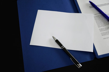Notizzettel leer mit Bewerbungsmappe