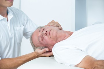 Obraz na płótnie Canvas Man receiving head massage 