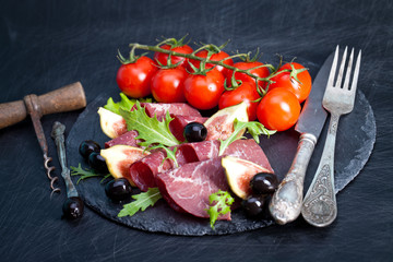Prosciutto crudo with arugula and figs