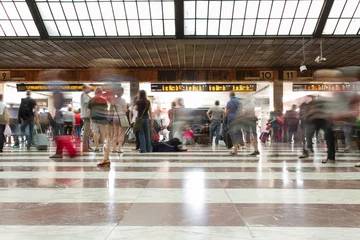 Foto auf Acrylglas Bahnhof Überfüllter Bahnhof. Bewegungsunschärfe-Effekt