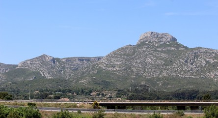Massif du Garlaban vu d'Aubagne ( Beaudinard )