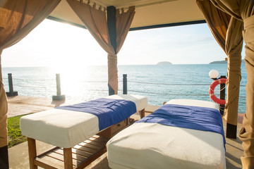 Fototapeta na wymiar massage bed by the beach