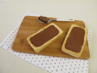 Viereckige Nougat Tartelettes