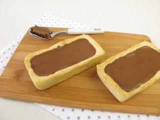 Viereckige Nougat Tartelettes