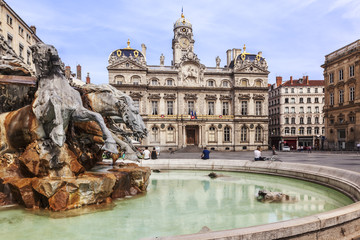Fototapeta na wymiar The Terreaux square with fountain in Lyon city