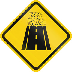 Colombian road warning sign: Pavement ends