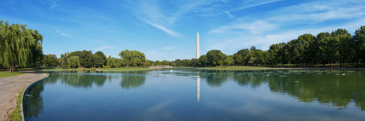 Fototapeta na wymiar Panoramic view of the Washington monument.