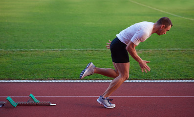Obraz premium Athletic man start