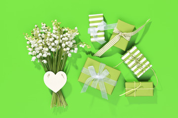 Maiglöckchen mit Herz und kleinen Geschenken 