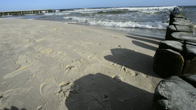Buhnen am Ostseestrand in Ustka, Stolpm&uuml;nde, Polen