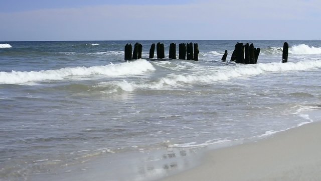 Buhnen am Ostseestrand in Ustka, Stolpm&uuml;nde, Polen
