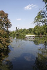 Fototapeta na wymiar Lac inférieur du Bois de Boulogne à Paris