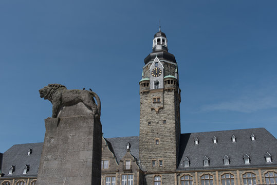 Bergischer L&ouml;we und Rathaus in Remscheid