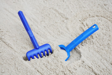 Kinderspielzeug in einem Sandkasten
