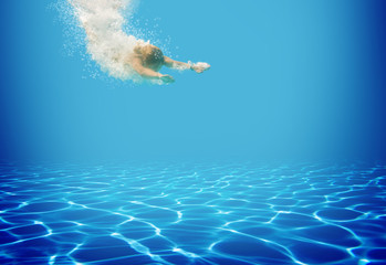 Obraz na płótnie Canvas Young woman swimming undewater