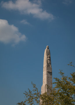 Sainte Genevi&egrave;ve Statue in Paris