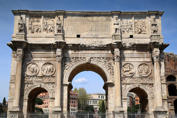Fototapeta na wymiar Arco de Constantino and Colosseum in Rome, Italy