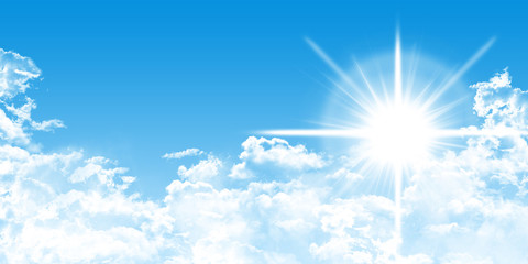 Blauer Himmel mit Wolken und Sonne Hintergrund, Panorama, 