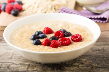 Porridge mit Beeren