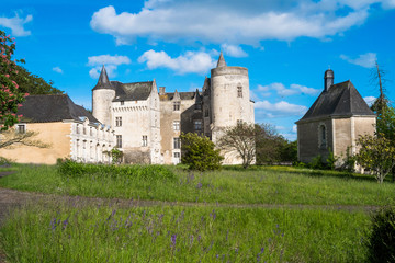 Fototapeta na wymiar Montsabert castle