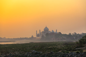 Fototapeta na wymiar Taj Mahal in the morning mist