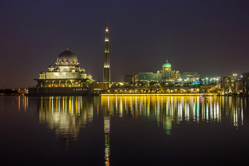 Obraz premium Putrajaya Mosque Malaysia