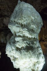 formazioni calcaree in grotta