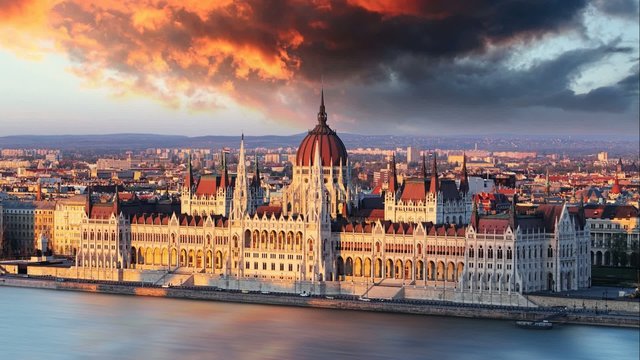 Budapest parliament at dramatic sunrise - Time lapse