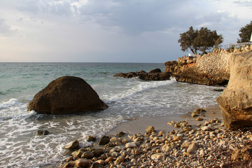 Mallorca / Steiniger Strand des Mittelmeeres