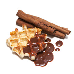 cannelle et préparation de gaufre chaude