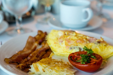 Omelet with Bacon Hash Browns and Broiled Tomato